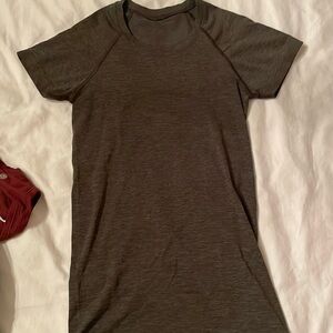 Army green Lululemon XS tee